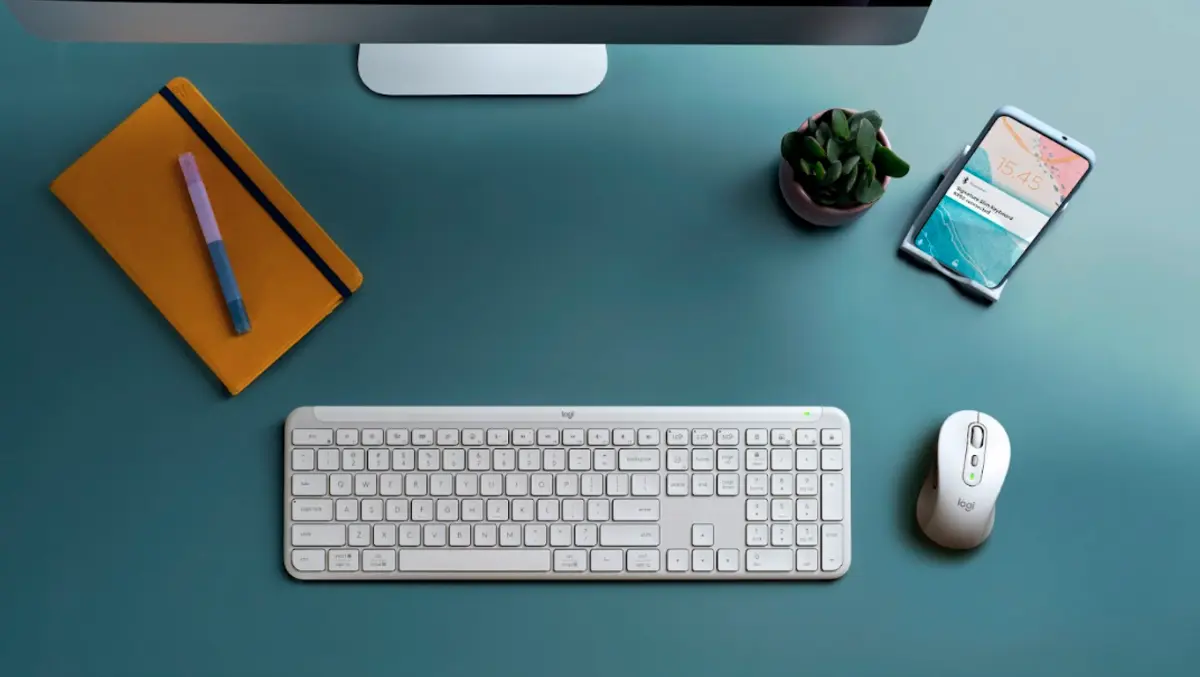 You are currently viewing Examining the Sustainable Design and Seamless Connectivity of the Logitech Signature Slim Keyboard and Combo